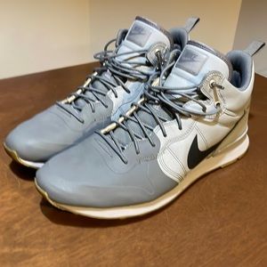 Nike International Mid near new condition.